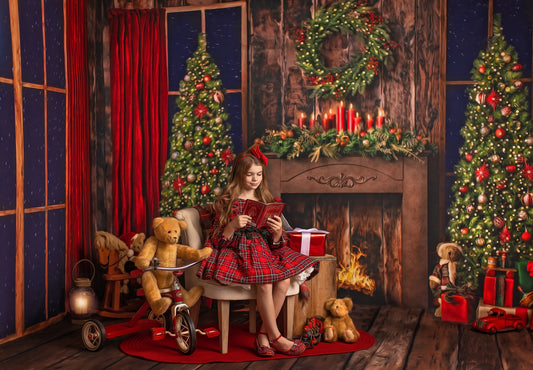 Classic Christmas Fireplace - Room