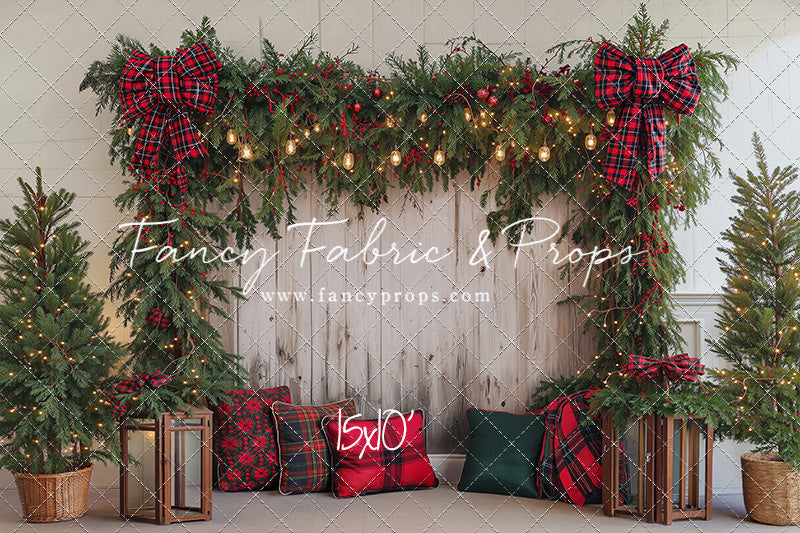 Classic Christmas Garland Wall - With Sweep Option