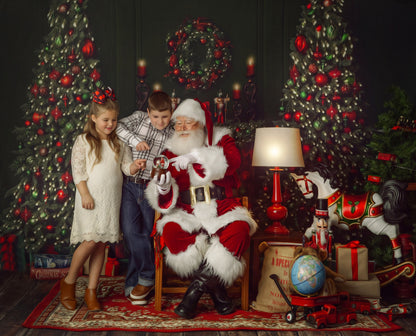 Red & Green Christmas Mantle