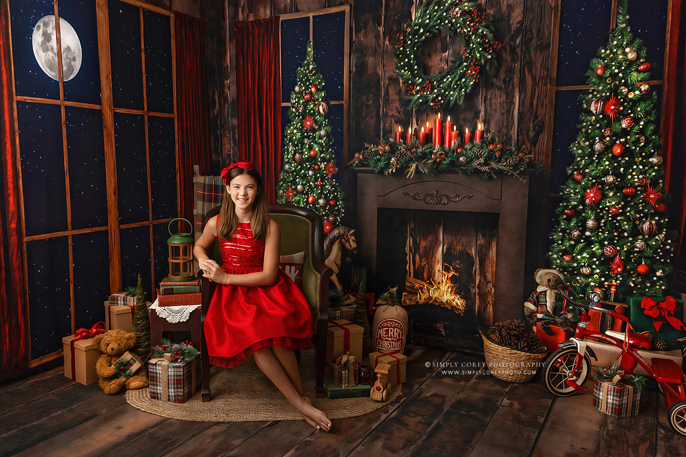 Classic Christmas Fireplace - Room