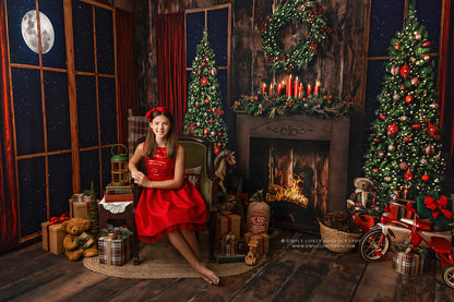 Classic Christmas Fireplace - Room