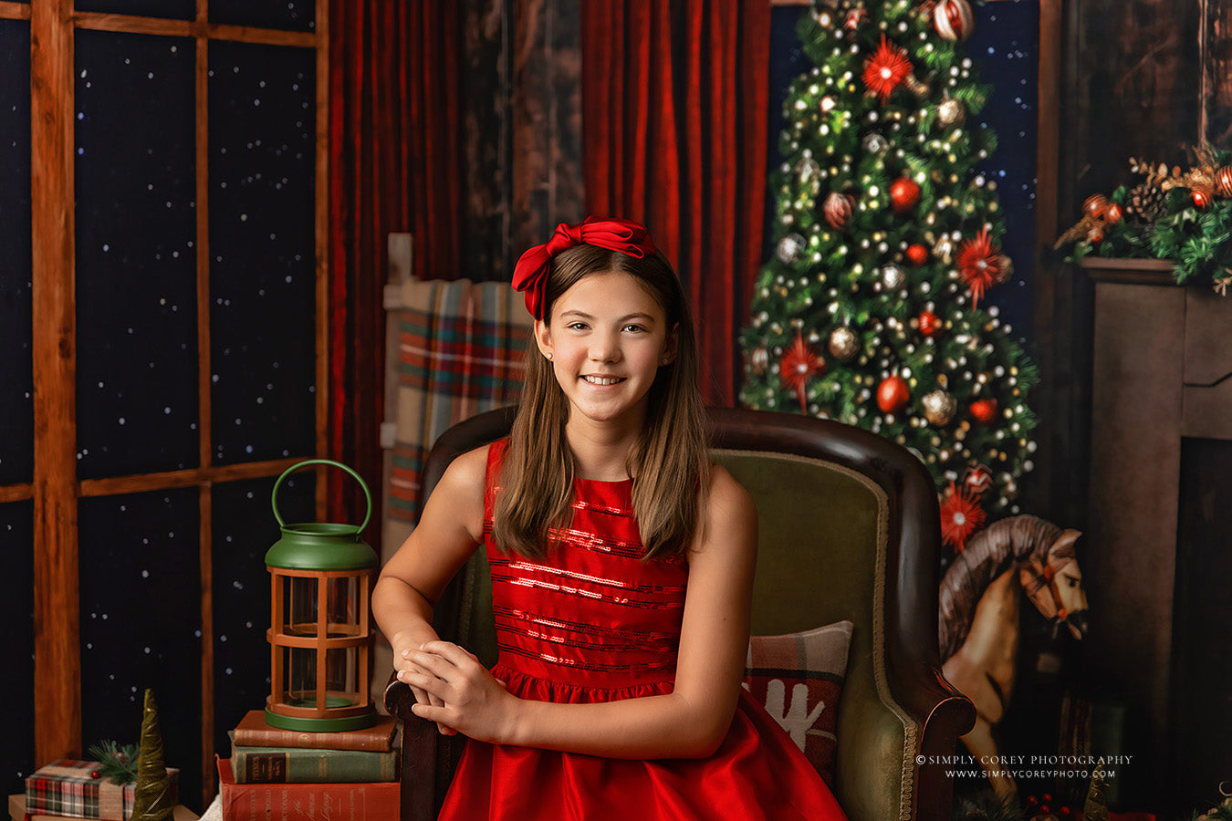 Classic Christmas Fireplace - Room