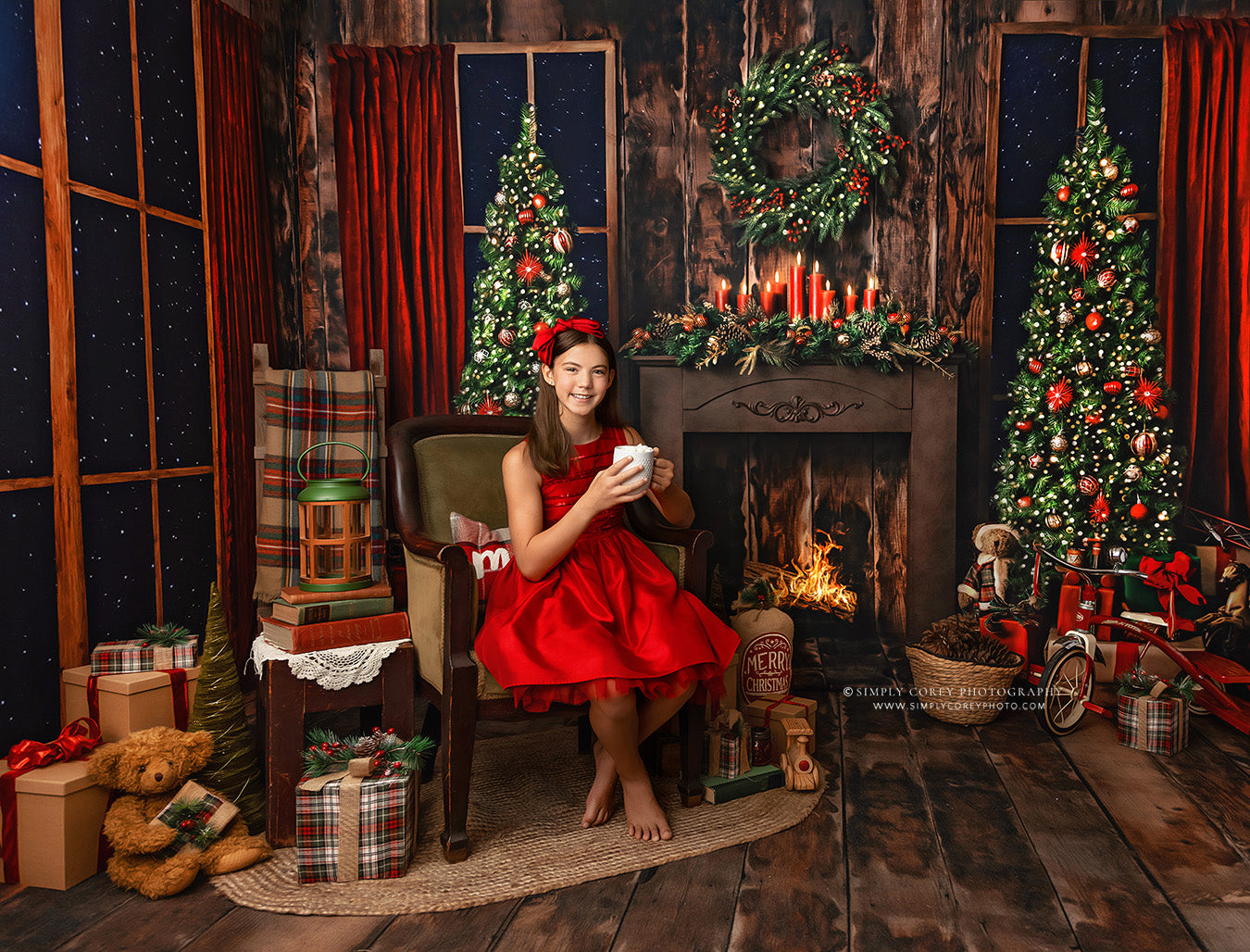 Classic Christmas Fireplace - Room