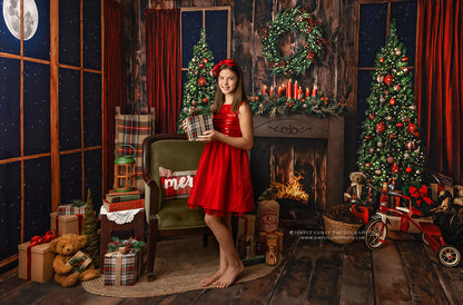 Classic Christmas Fireplace - Room