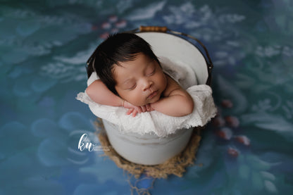 Classic Holiday Berries - Petite