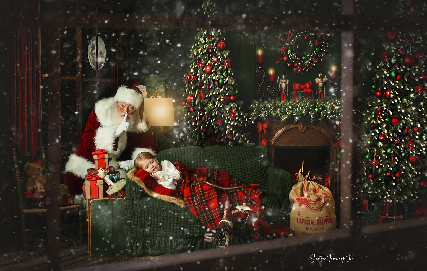 Red & Green Christmas Mantle - Room