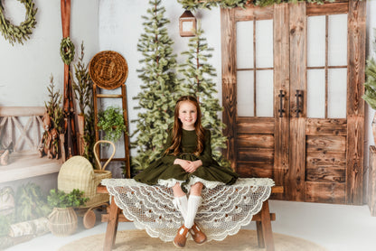 Charming Holiday Entry - 2pc Room