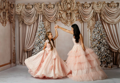 Elegant Golden Noel - Room