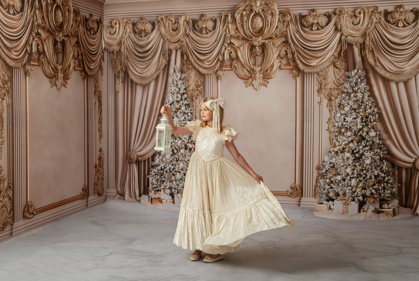 Elegant Golden Noel - Room