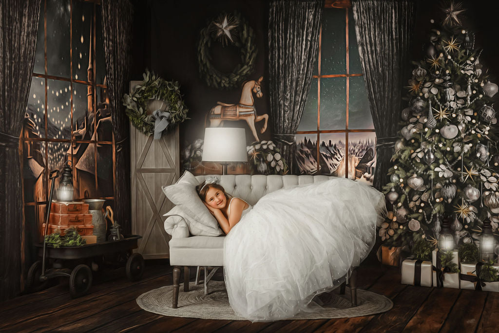 Moody Festivity - Room