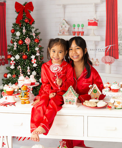 Mrs. Claus Sweet Kitchen 2pc Room