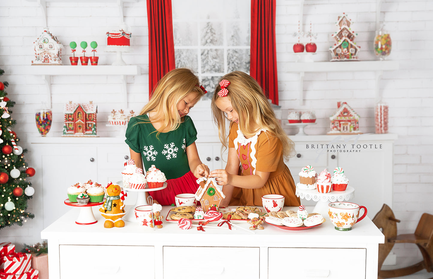 Mrs. Claus Sweet Kitchen 2pc Room
