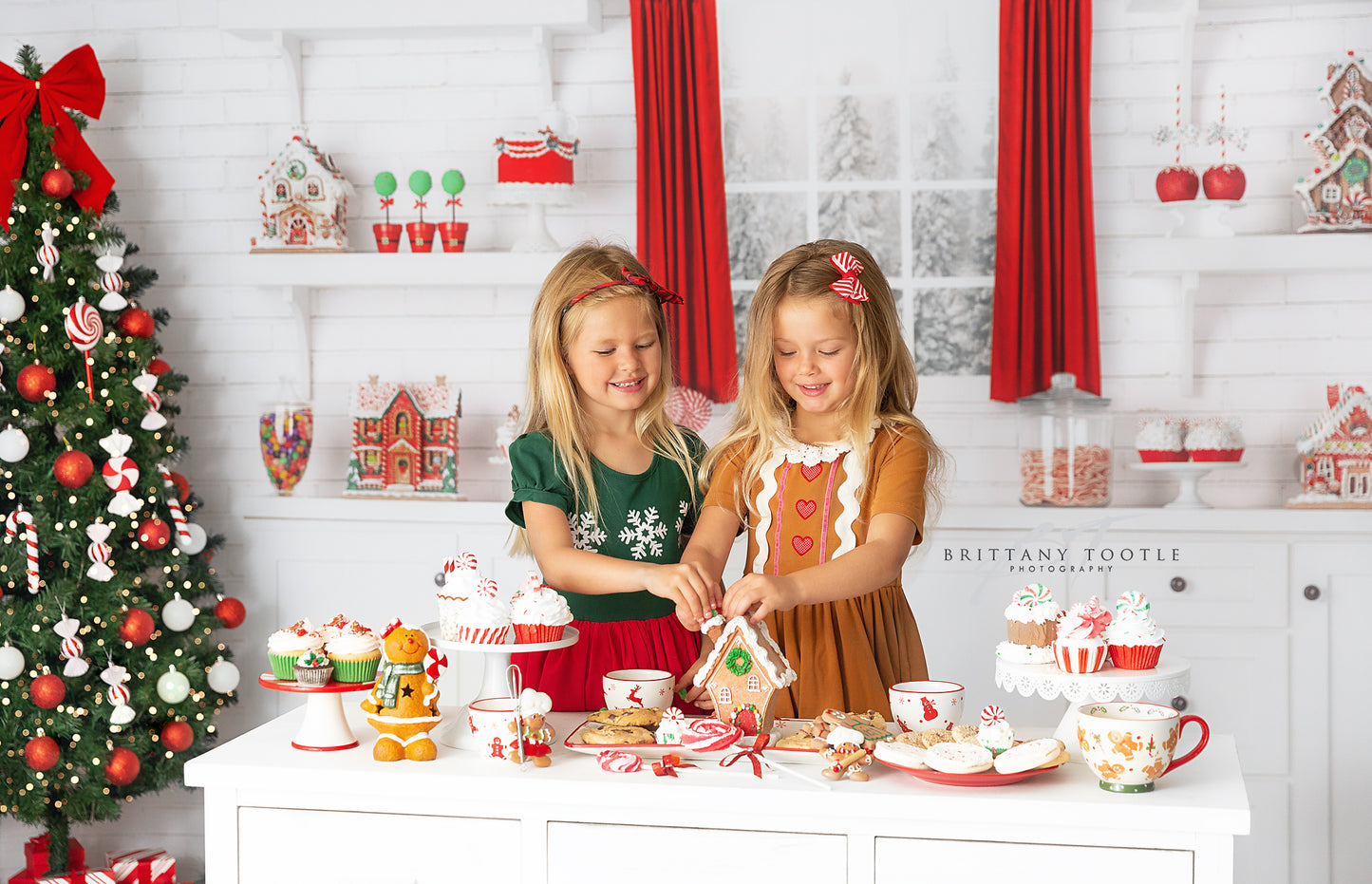 Mrs. Claus Sweet Kitchen 2pc Room
