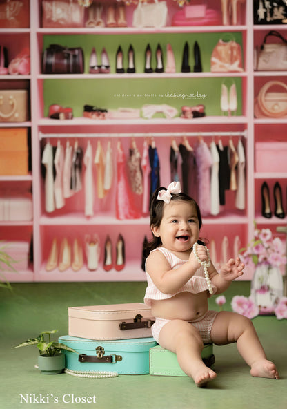 Nikki's Closet- Green Carpet