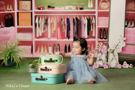 Nikki's Closet - Green Carpet - With Sweep Option