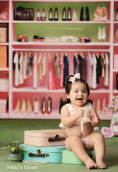 Nikki's Closet - Green Carpet - With Sweep Option