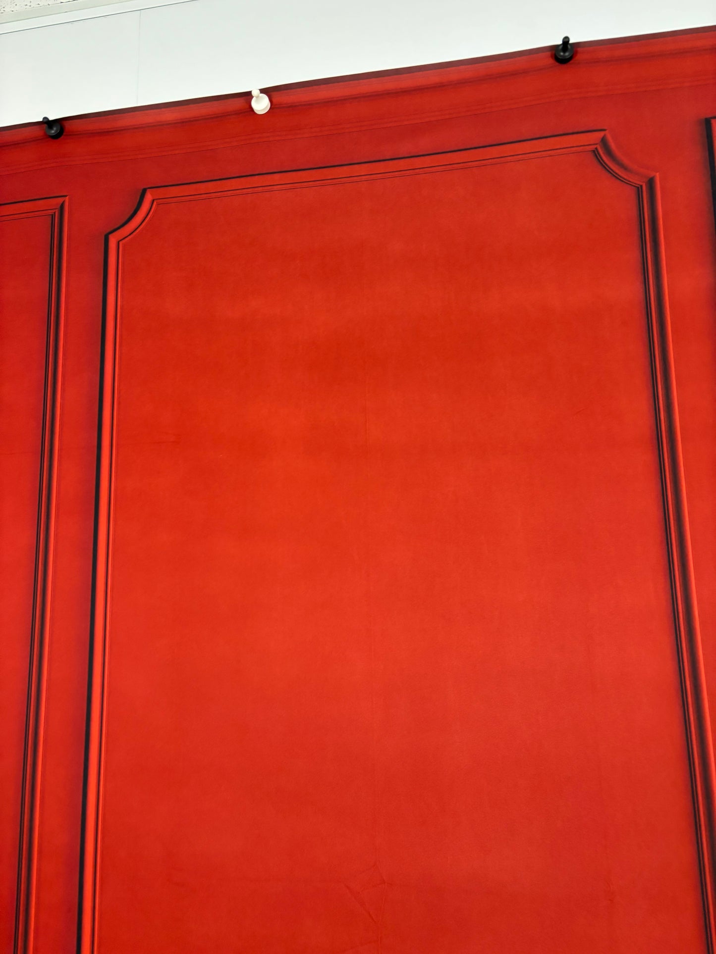 RTS Red Wainscoting Wall - 8x8' Wrinkle-Free - Banding - 60% Off