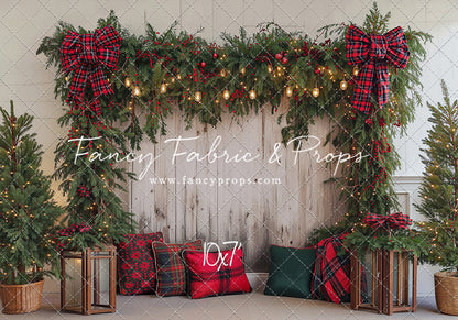 Classic Christmas Garland Wall - With Sweep Option