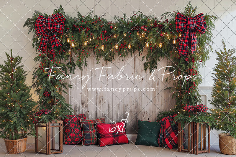Classic Christmas Garland Wall - With Sweep Option