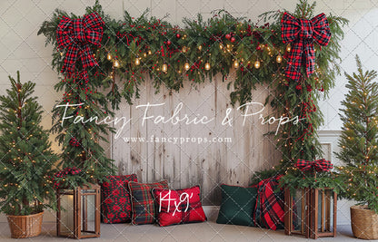 Classic Christmas Garland Wall - With Sweep Option