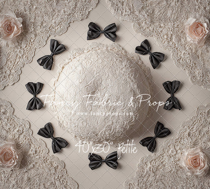 Cameo Charm - Petite