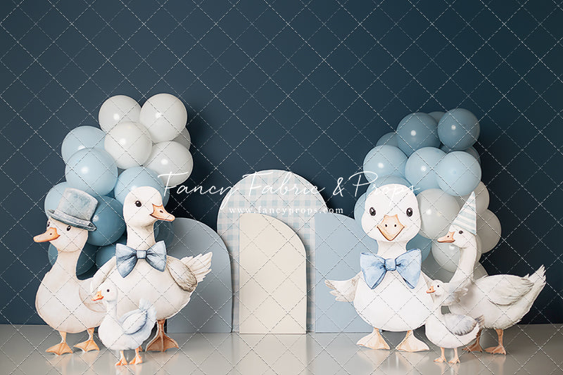 Goose On The Loose – Fancy Fabric & Props