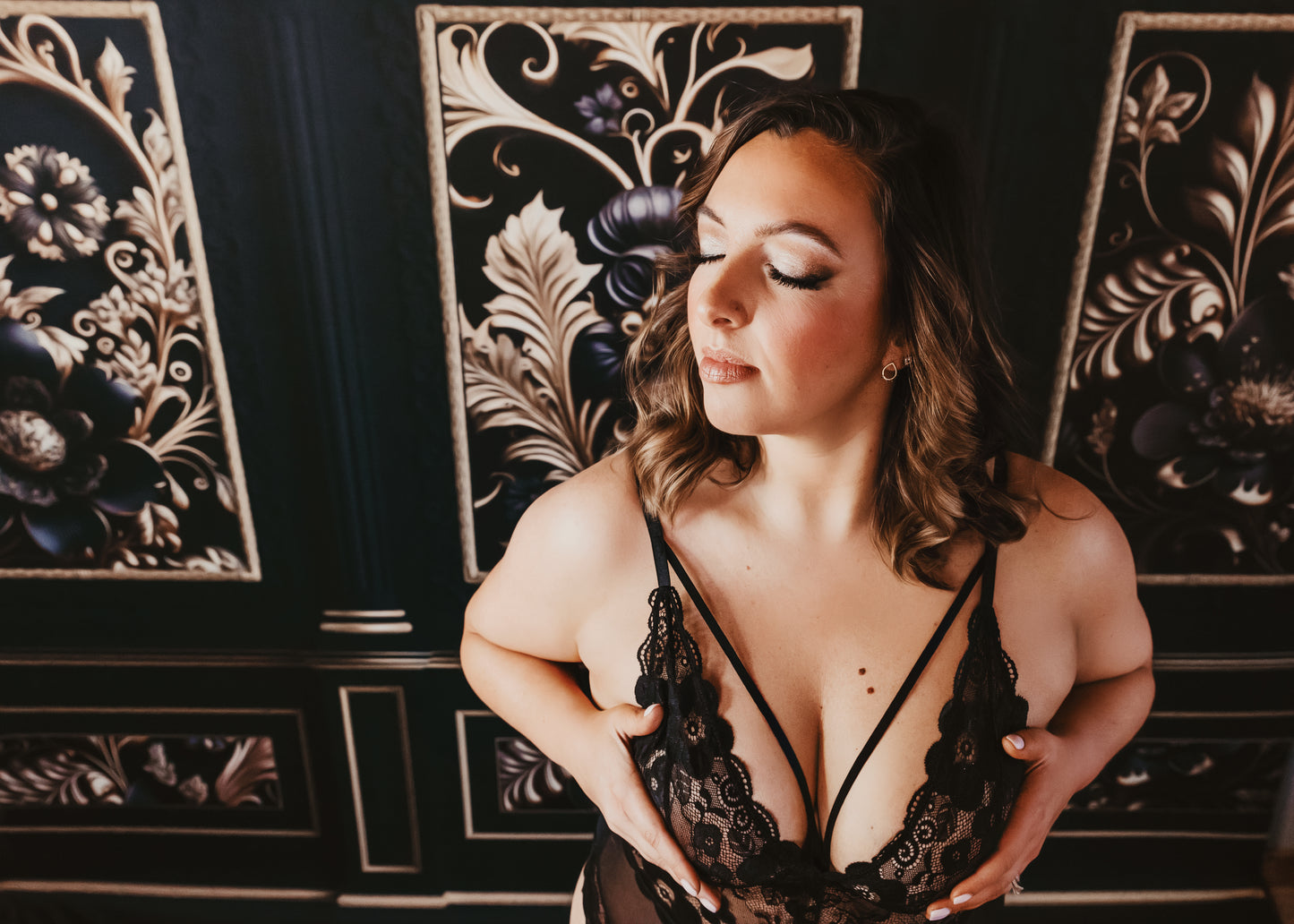 Black & Gold Elegance Wall - With Sweep Option