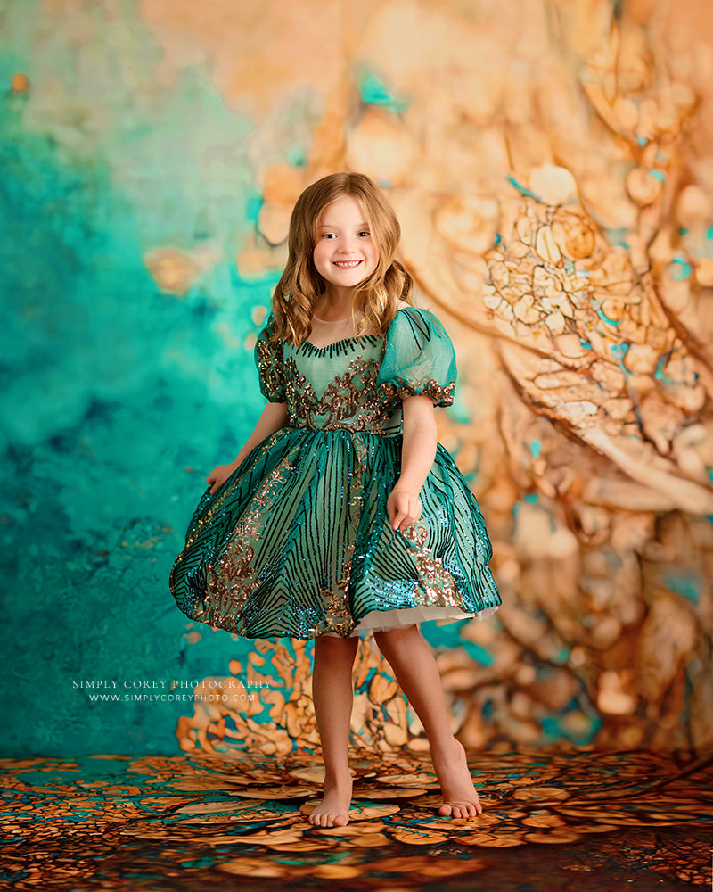 Dreams of Gold – Fancy Fabric & Props