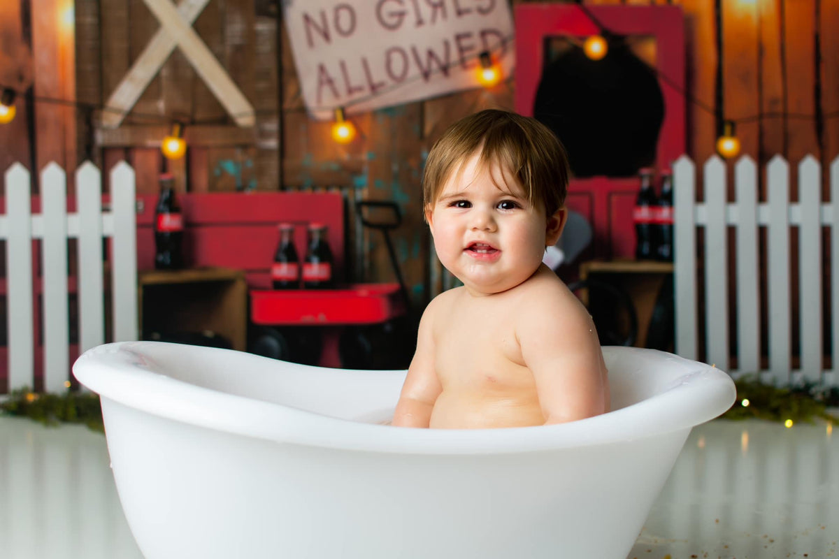 Little Rascal – Fancy Fabric & Props