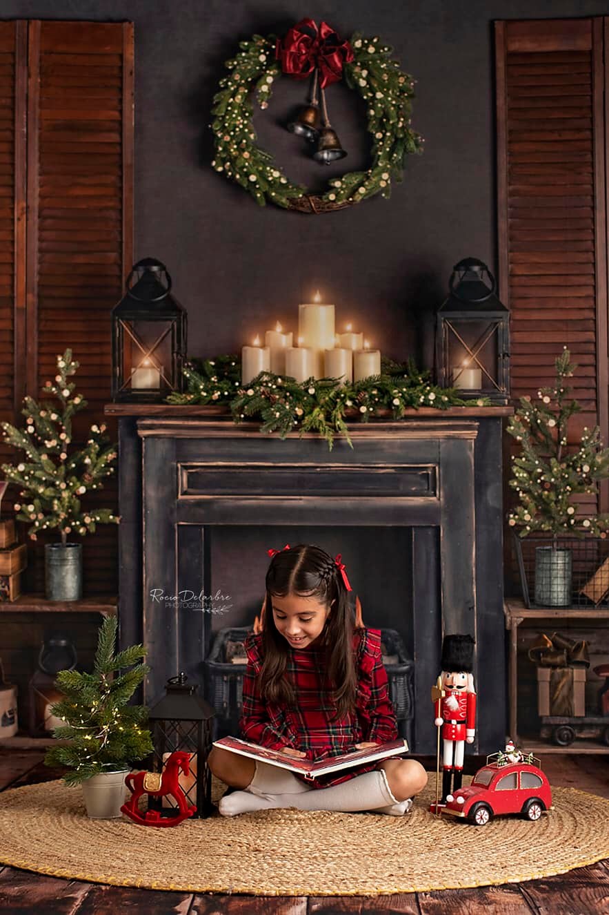 Old Fashioned Christmas Mantle