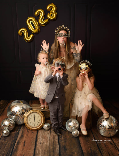 Simple Matte Black Wall