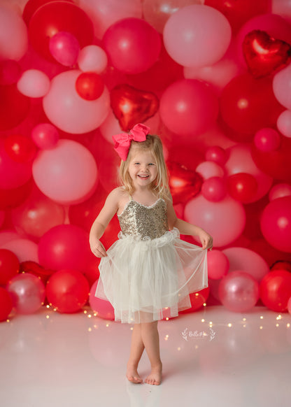 Valentine Kiss Balloon Wall