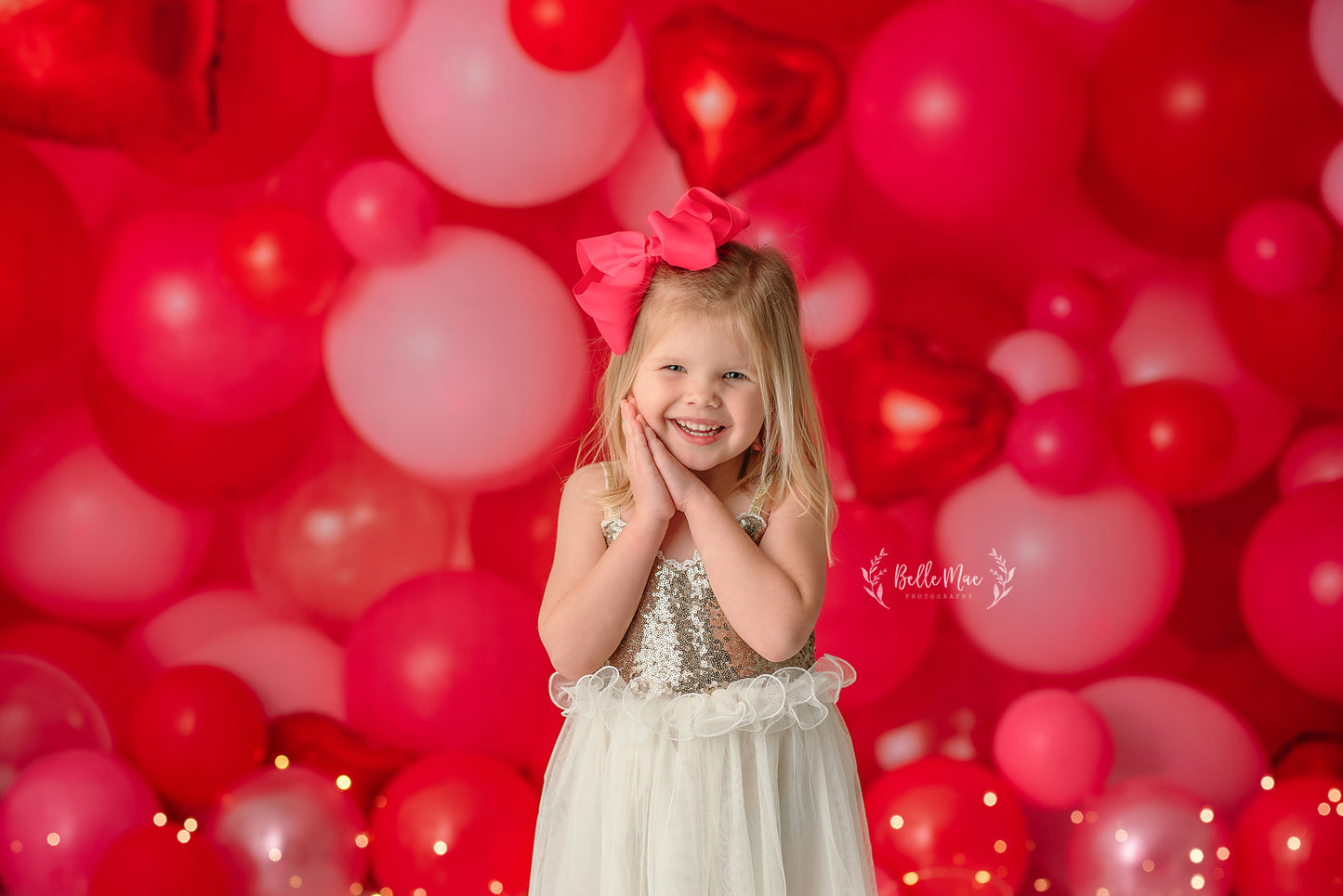 Valentine Kiss Balloon Wall