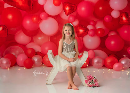 Valentine Kiss Balloon Wall