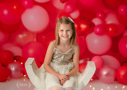 Valentine Kiss Balloon Wall