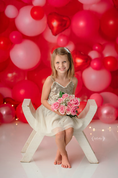 Valentine Kiss Balloon Wall
