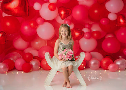 Valentine Kiss Balloon Wall