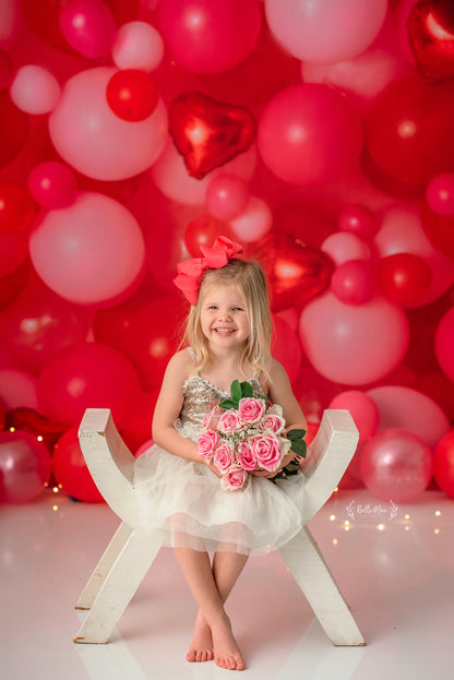 Valentine Kiss Balloon Wall