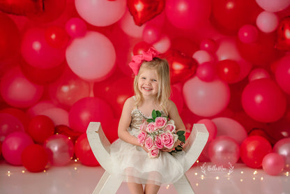 Valentine Kiss Balloon Wall