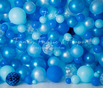 Azul Balloon Wall