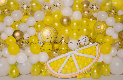 Make Lemonade Balloon Wall