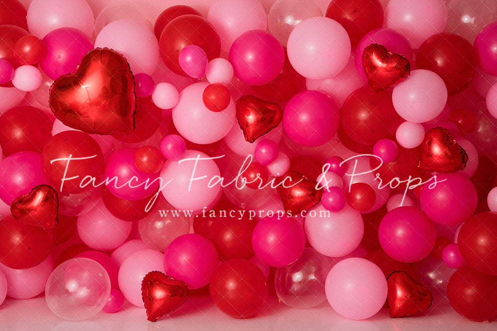 Valentine Kiss Balloon Wall