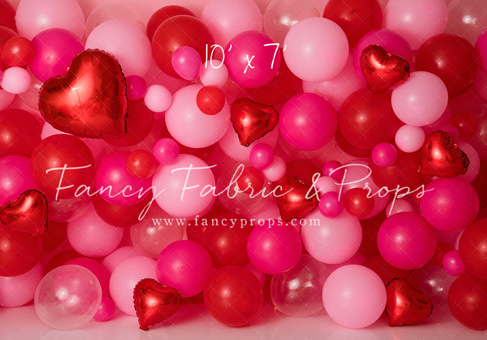 Valentine Kiss Balloon Wall
