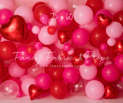 Valentine Kiss Balloon Wall