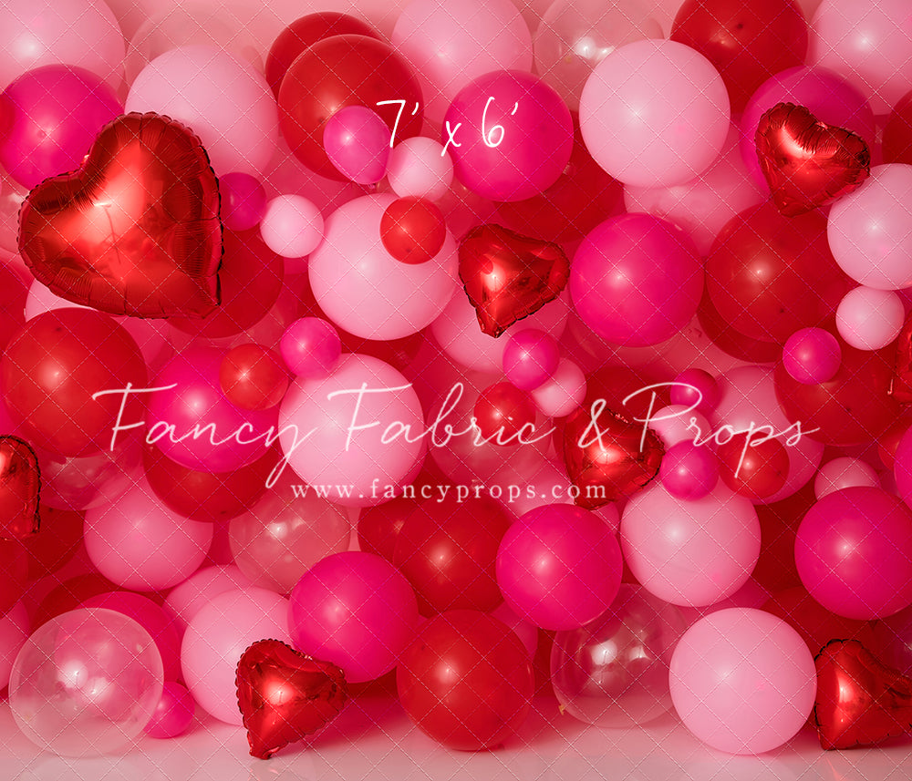 Valentine Kiss Balloon Wall