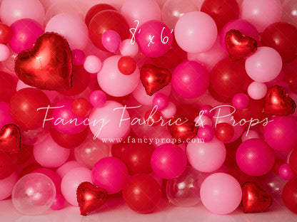 Valentine Kiss Balloon Wall