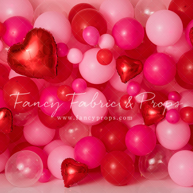 Valentine Kiss Balloon Wall – Fancy Fabric & Props